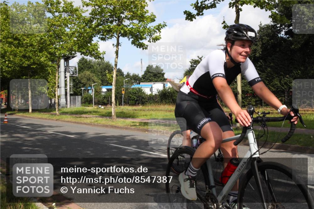 10.08.2025 - GEWOBA Citytriathlon Bremen Yannick Fuchs http://msf.ph/oto/8547387 10.08.2025 10:54:13 Radfahren 359, 427, 451, 461, 500 meine-sportfotos.de
