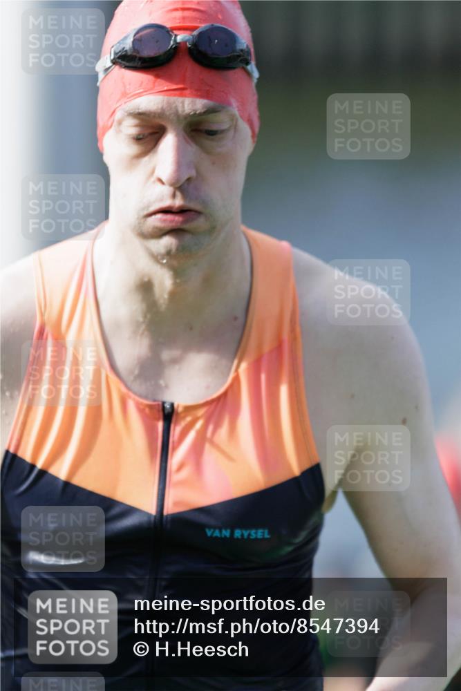 10.08.2025 - GEWOBA Citytriathlon Bremen H.Heesch http://msf.ph/oto/8547394 10.08.2025 10:20:31 Schwimmen 363, 389, 396, 406, 456, 473, 504 meine-sportfotos.de
