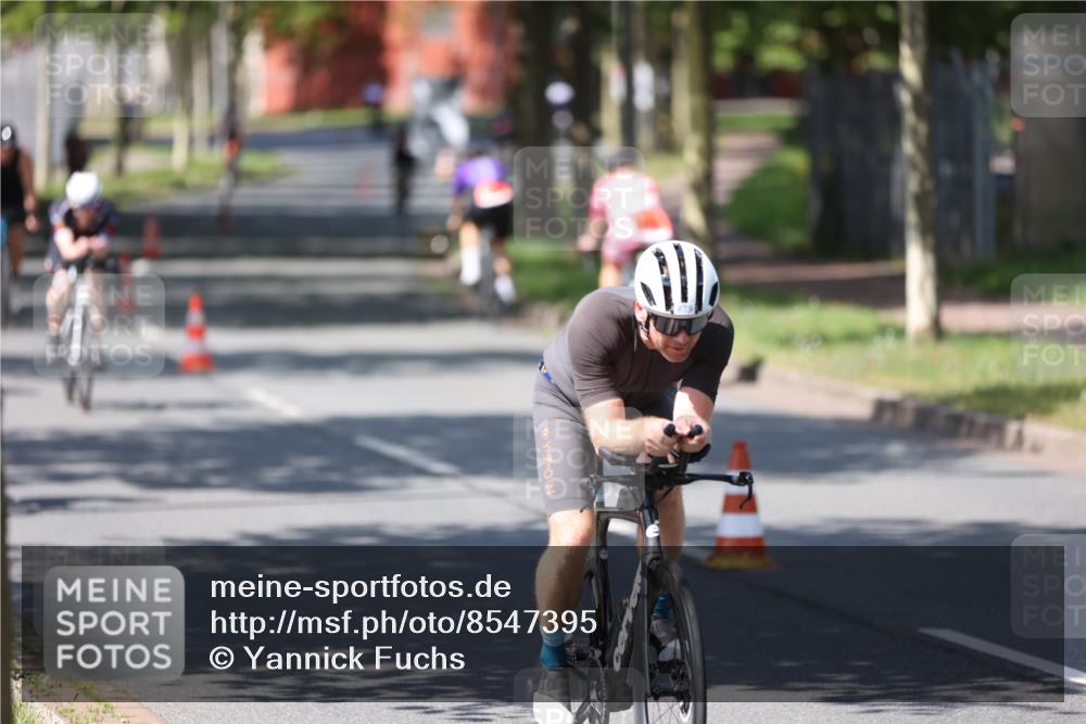 10.08.2025 - GEWOBA Citytriathlon Bremen Yannick Fuchs http://msf.ph/oto/8547395 10.08.2025 13:05:17 Radfahren 587, 622, 641, 645, 659, 884, 916, 928, 943, 958, 1010 meine-sportfotos.de