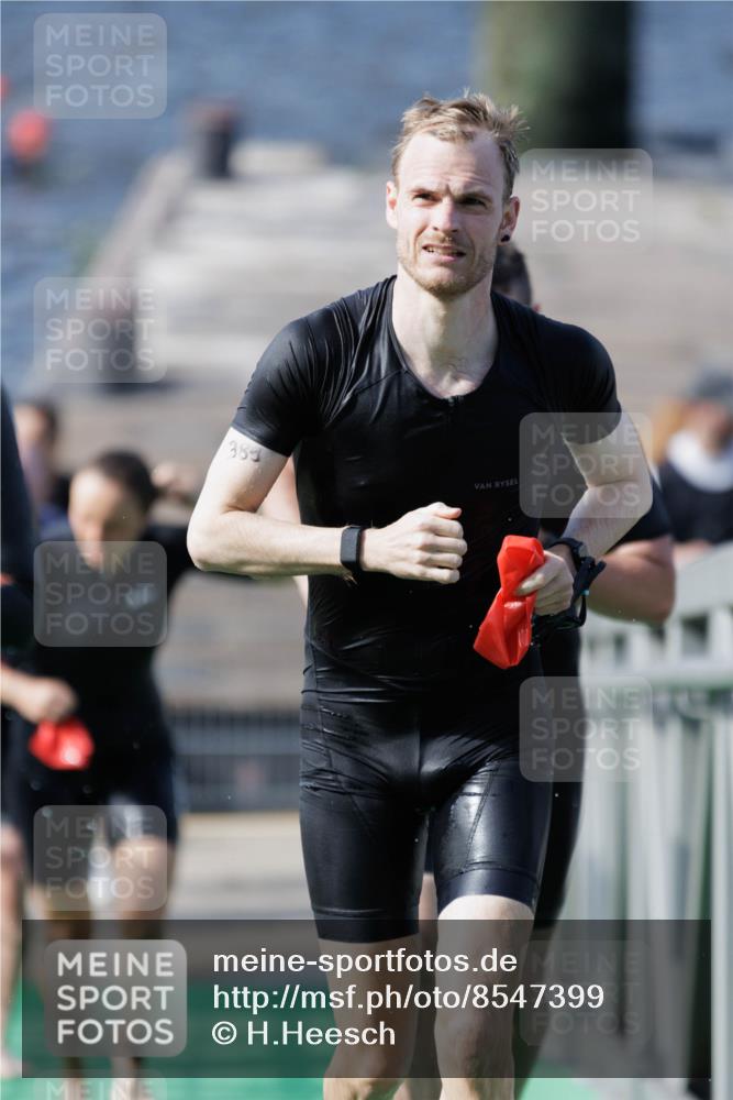 10.08.2025 - GEWOBA Citytriathlon Bremen H.Heesch http://msf.ph/oto/8547399 10.08.2025 10:20:32 Schwimmen 389, 394, 396, 406, 456, 473, 504 meine-sportfotos.de