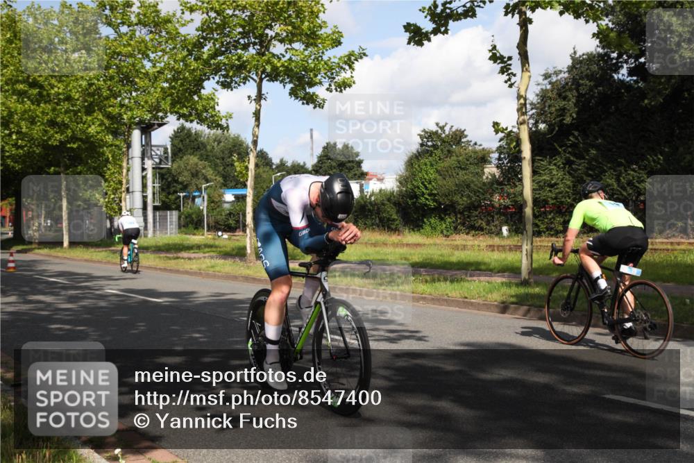 10.08.2025 - GEWOBA Citytriathlon Bremen Yannick Fuchs http://msf.ph/oto/8547400 10.08.2025 10:54:25 Radfahren 75, 123, 153, 356, 427, 492, 500 meine-sportfotos.de