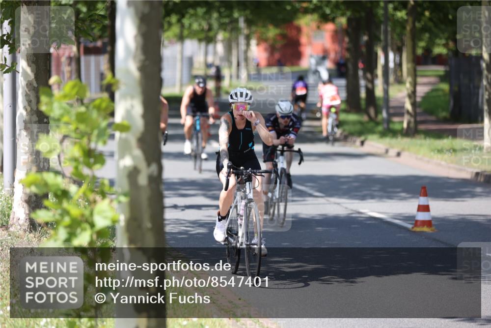 10.08.2025 - GEWOBA Citytriathlon Bremen Yannick Fuchs http://msf.ph/oto/8547401 10.08.2025 13:05:18 Radfahren 587, 622, 641, 645, 659, 884, 916, 928, 943, 958, 1010 meine-sportfotos.de
