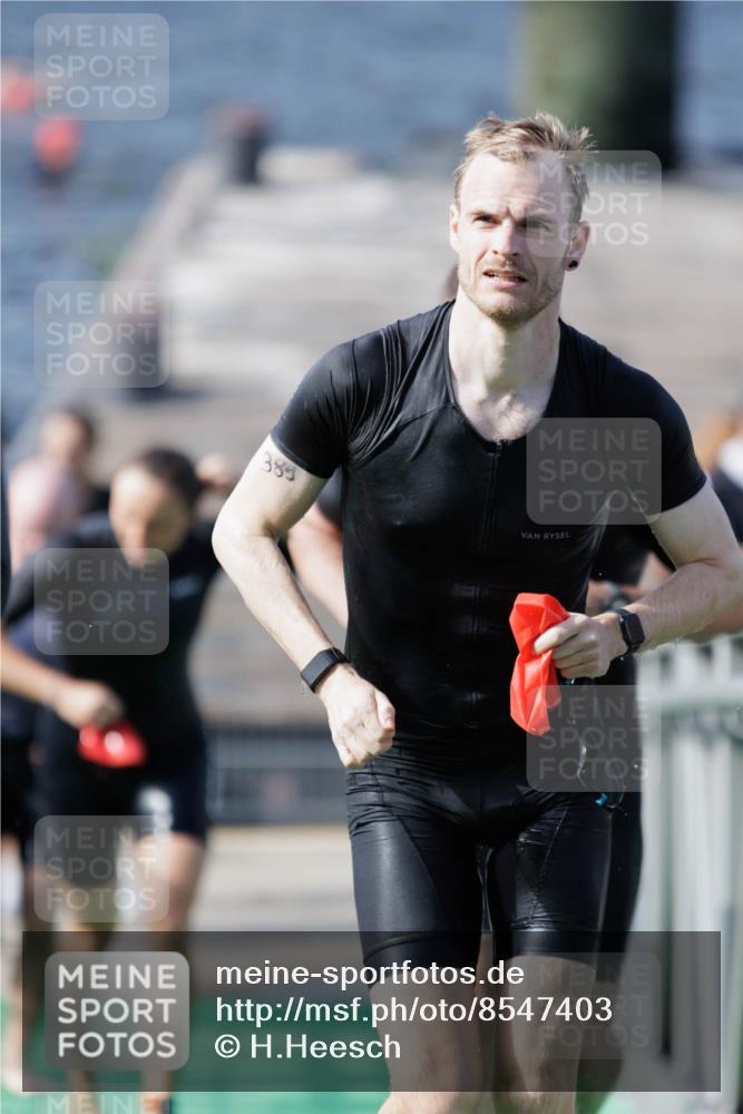 10.08.2025 - GEWOBA Citytriathlon Bremen H.Heesch http://msf.ph/oto/8547403 10.08.2025 10:20:32 Schwimmen 389, 394, 396, 406, 456, 473, 504 meine-sportfotos.de