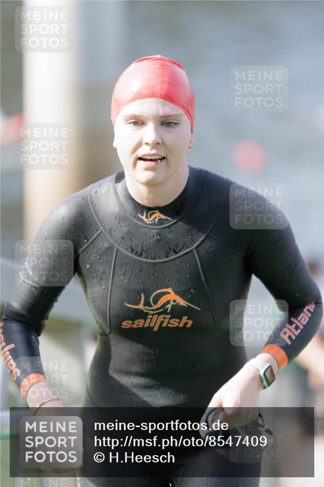 10.08.2025 - GEWOBA Citytriathlon Bremen H.Heesch http://msf.ph/oto/8547409 10.08.2025 10:20:33 Schwimmen 389, 394, 396, 406, 456, 473 meine-sportfotos.de
