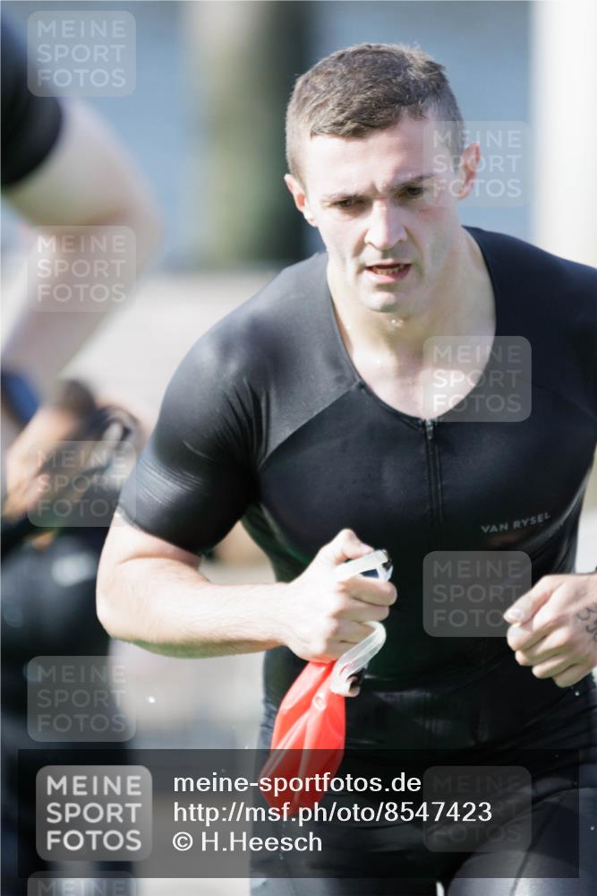 10.08.2025 - GEWOBA Citytriathlon Bremen H.Heesch http://msf.ph/oto/8547423 10.08.2025 10:20:36 Schwimmen 389, 394, 396, 406, 456, 473 meine-sportfotos.de