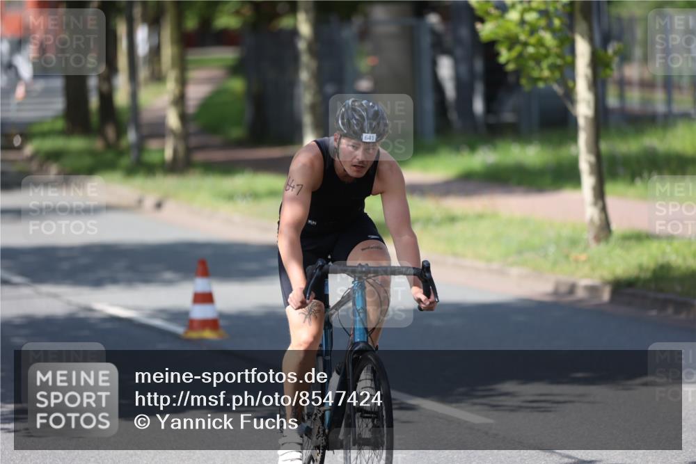10.08.2025 - GEWOBA Citytriathlon Bremen Yannick Fuchs http://msf.ph/oto/8547424 10.08.2025 13:05:20 Radfahren 587, 622, 641, 659, 884, 916, 928, 943, 958 meine-sportfotos.de
