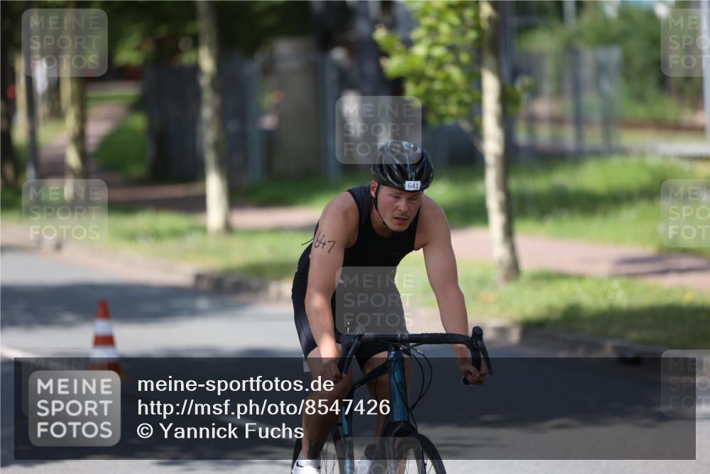 10.08.2025 - GEWOBA Citytriathlon Bremen Yannick Fuchs http://msf.ph/oto/8547426 10.08.2025 13:05:20 Radfahren 587, 622, 641, 659, 884, 916, 928, 943, 958 meine-sportfotos.de