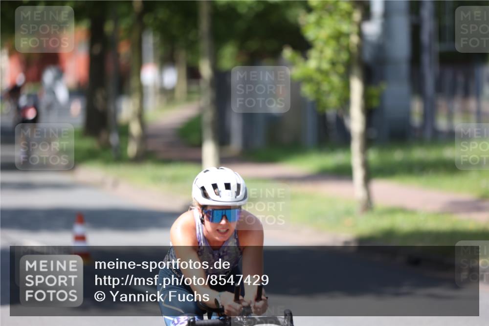 10.08.2025 - GEWOBA Citytriathlon Bremen Yannick Fuchs http://msf.ph/oto/8547429 10.08.2025 13:05:25 Radfahren 587, 622, 627, 641, 659, 809, 876, 884, 897, 916, 928, 943, 958 meine-sportfotos.de