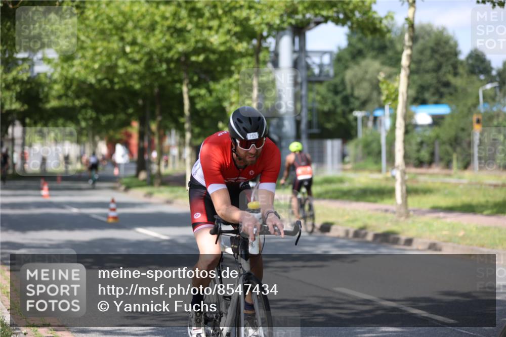 10.08.2025 - GEWOBA Citytriathlon Bremen Yannick Fuchs http://msf.ph/oto/8547434 10.08.2025 12:10:33 Radfahren 622, 629, 644, 647, 656, 710, 712, 722, 730, 748, 755, 819, 889, 1014 meine-sportfotos.de