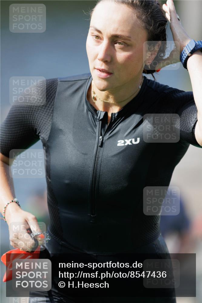 10.08.2025 - GEWOBA Citytriathlon Bremen H.Heesch http://msf.ph/oto/8547436 10.08.2025 10:20:39 Schwimmen 389, 394, 396, 473 meine-sportfotos.de