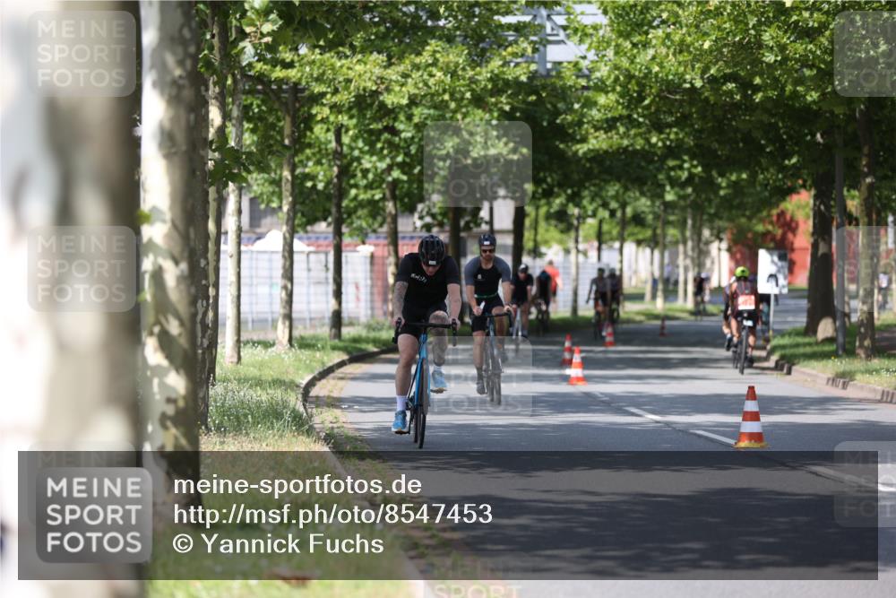10.08.2025 - GEWOBA Citytriathlon Bremen Yannick Fuchs http://msf.ph/oto/8547453 10.08.2025 12:10:37 Radfahren 622, 629, 644, 647, 656, 659, 685, 712, 722, 730, 748, 755, 819, 889, 1014 meine-sportfotos.de