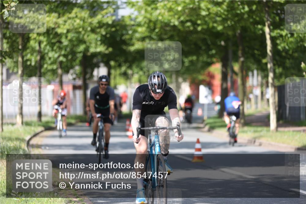 10.08.2025 - GEWOBA Citytriathlon Bremen Yannick Fuchs http://msf.ph/oto/8547457 10.08.2025 12:10:38 Radfahren 573, 622, 629, 644, 647, 656, 659, 685, 712, 722, 730, 748, 755, 819, 889, 1014 meine-sportfotos.de