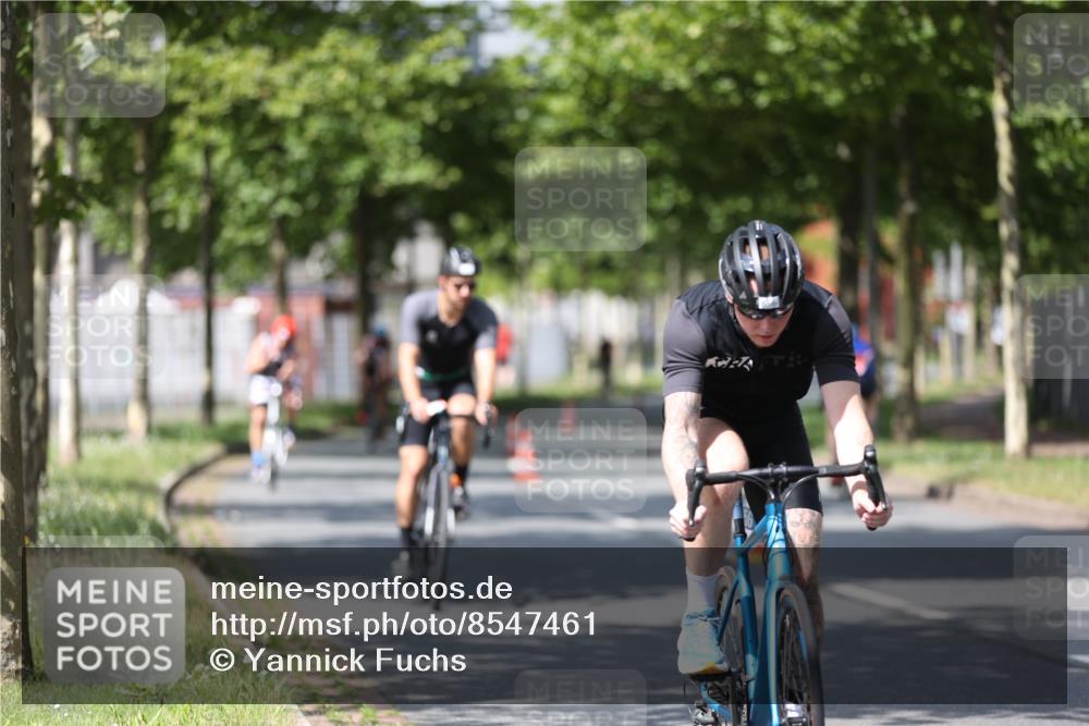 10.08.2025 - GEWOBA Citytriathlon Bremen Yannick Fuchs http://msf.ph/oto/8547461 10.08.2025 12:10:39 Radfahren 573, 622, 629, 644, 647, 651, 656, 659, 685, 712, 722, 730, 748, 755, 819, 889, 1014 meine-sportfotos.de