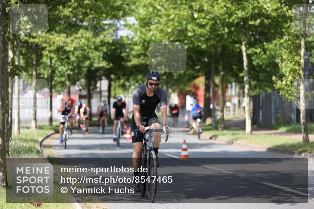 10.08.2025 - GEWOBA Citytriathlon Bremen Yannick Fuchs http://msf.ph/oto/8547465 10.08.2025 12:10:39 Radfahren 573, 622, 629, 644, 647, 651, 656, 659, 685, 712, 722, 730, 748, 755, 819, 889, 1014 meine-sportfotos.de