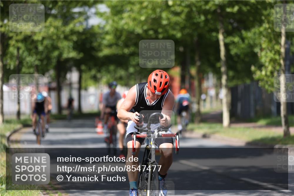 10.08.2025 - GEWOBA Citytriathlon Bremen Yannick Fuchs http://msf.ph/oto/8547477 10.08.2025 12:10:42 Radfahren 573, 622, 629, 644, 647, 651, 656, 659, 685, 712, 722, 730, 748, 755, 819, 889, 898, 1014 meine-sportfotos.de