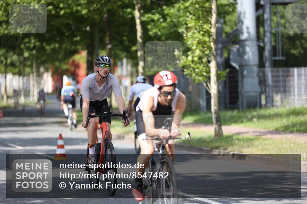 10.08.2025 - GEWOBA Citytriathlon Bremen Yannick Fuchs http://msf.ph/oto/8547482 10.08.2025 12:10:43 Radfahren 573, 622, 629, 644, 647, 651, 656, 659, 685, 712, 716, 722, 730, 748, 755, 819, 889, 898, 1014 meine-sportfotos.de