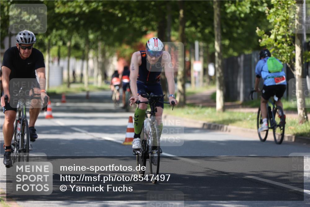 10.08.2025 - GEWOBA Citytriathlon Bremen Yannick Fuchs http://msf.ph/oto/8547497 10.08.2025 13:05:52 Radfahren 573, 616, 630, 746, 767, 793, 857, 948, 981 meine-sportfotos.de