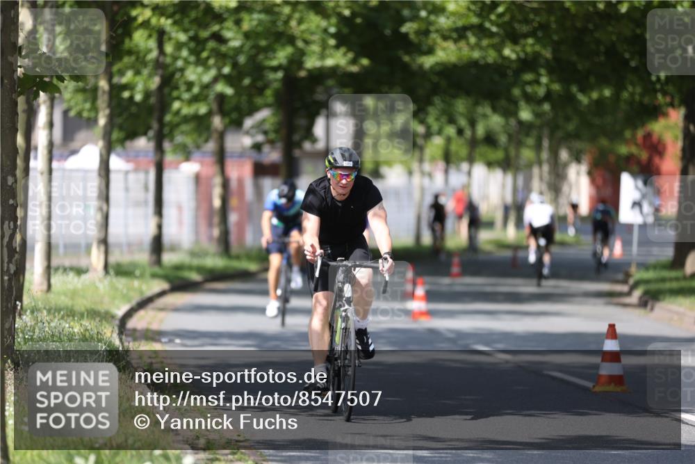 10.08.2025 - GEWOBA Citytriathlon Bremen Yannick Fuchs http://msf.ph/oto/8547507 10.08.2025 12:10:47 Radfahren 573, 622, 625, 629, 644, 651, 656, 659, 685, 712, 716, 722, 748, 755, 812, 819, 898, 1014 meine-sportfotos.de