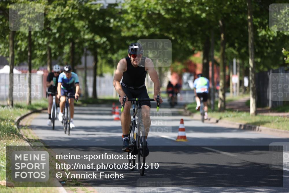 10.08.2025 - GEWOBA Citytriathlon Bremen Yannick Fuchs http://msf.ph/oto/8547510 10.08.2025 13:05:54 Radfahren 573, 616, 630, 746, 767, 793, 857, 948, 981 meine-sportfotos.de