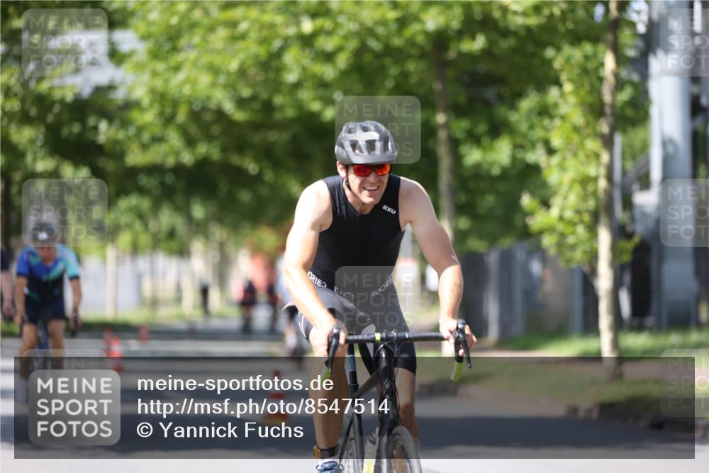10.08.2025 - GEWOBA Citytriathlon Bremen Yannick Fuchs http://msf.ph/oto/8547514 10.08.2025 13:05:55 Radfahren 573, 616, 630, 767, 793, 857, 948, 981 meine-sportfotos.de