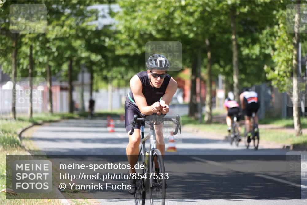 10.08.2025 - GEWOBA Citytriathlon Bremen Yannick Fuchs http://msf.ph/oto/8547533 10.08.2025 13:05:58 Radfahren 573, 616, 630, 741, 767, 793, 857, 918, 948, 962, 981 meine-sportfotos.de