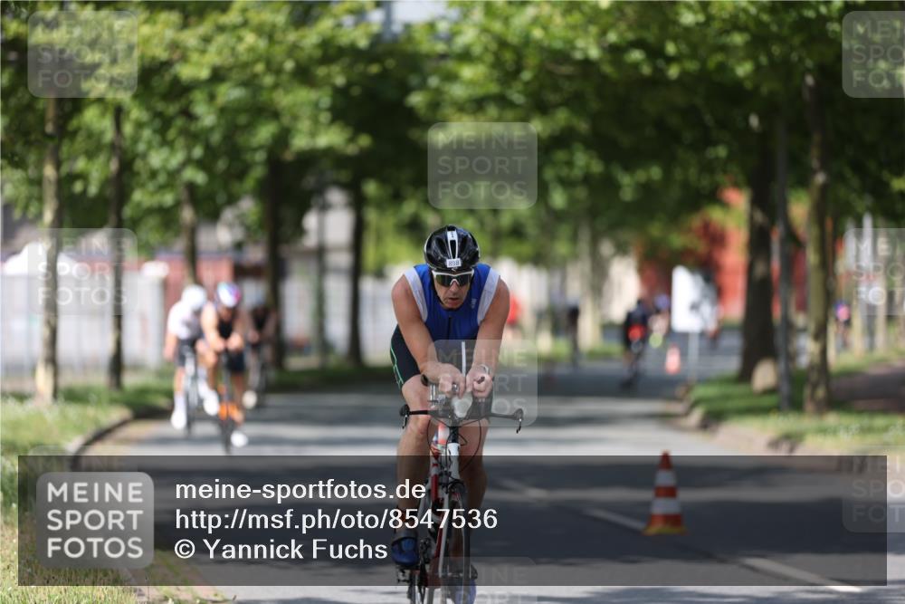 10.08.2025 - GEWOBA Citytriathlon Bremen Yannick Fuchs http://msf.ph/oto/8547536 10.08.2025 12:10:52 Radfahren 573, 622, 625, 629, 651, 659, 685, 712, 716, 722, 748, 800, 812, 819, 898 meine-sportfotos.de