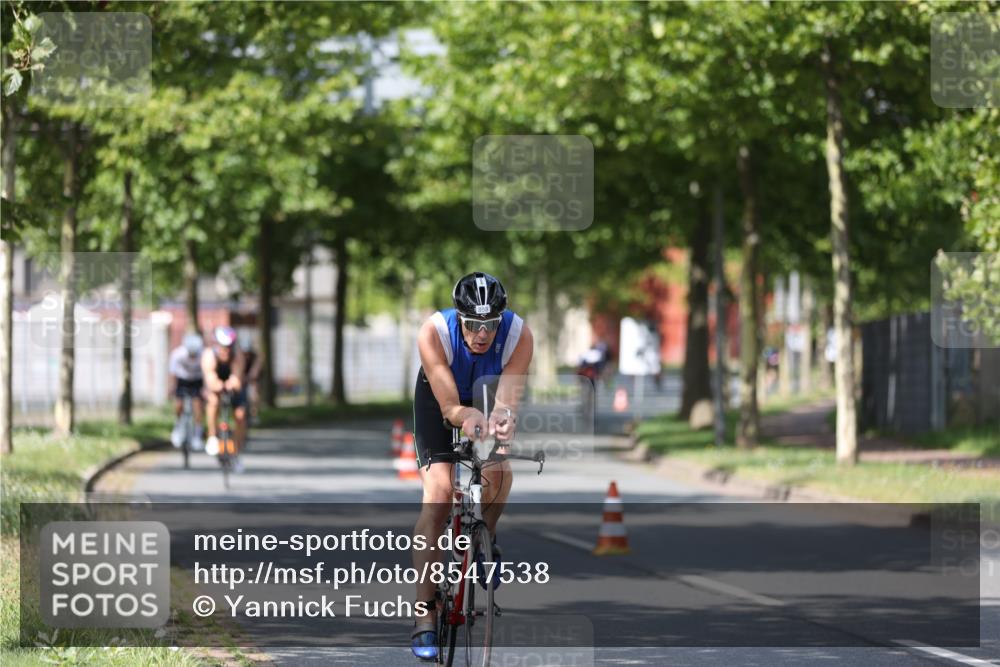 10.08.2025 - GEWOBA Citytriathlon Bremen Yannick Fuchs http://msf.ph/oto/8547538 10.08.2025 12:10:53 Radfahren 573, 622, 625, 629, 651, 659, 685, 712, 716, 722, 748, 800, 812, 819, 898 meine-sportfotos.de