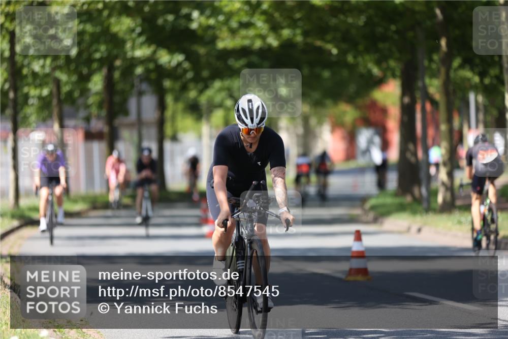 10.08.2025 - GEWOBA Citytriathlon Bremen Yannick Fuchs http://msf.ph/oto/8547545 10.08.2025 13:06:05 Radfahren 573, 630, 682, 741, 767, 793, 918, 948, 962, 981 meine-sportfotos.de
