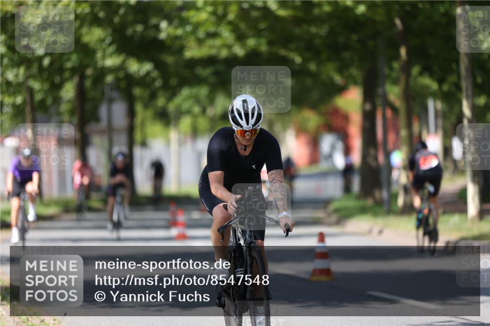 10.08.2025 - GEWOBA Citytriathlon Bremen Yannick Fuchs http://msf.ph/oto/8547548 10.08.2025 13:06:06 Radfahren 573, 630, 682, 741, 767, 793, 918, 948, 962, 981 meine-sportfotos.de