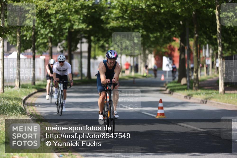 10.08.2025 - GEWOBA Citytriathlon Bremen Yannick Fuchs http://msf.ph/oto/8547549 10.08.2025 12:10:55 Radfahren 573, 622, 625, 651, 659, 685, 687, 712, 716, 748, 800, 812, 819, 898 meine-sportfotos.de
