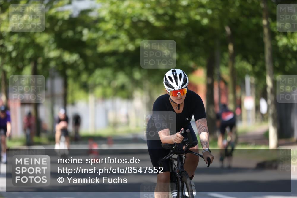10.08.2025 - GEWOBA Citytriathlon Bremen Yannick Fuchs http://msf.ph/oto/8547552 10.08.2025 13:06:06 Radfahren 573, 630, 682, 741, 767, 793, 918, 948, 962, 981 meine-sportfotos.de