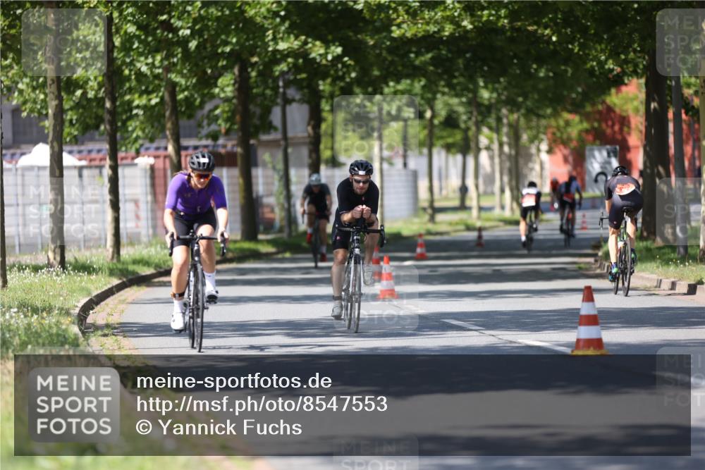 10.08.2025 - GEWOBA Citytriathlon Bremen Yannick Fuchs http://msf.ph/oto/8547553 10.08.2025 13:06:07 Radfahren 573, 630, 682, 741, 767, 918, 948, 962, 981 meine-sportfotos.de