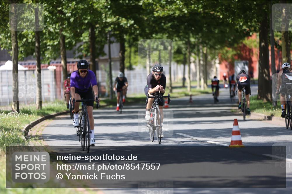 10.08.2025 - GEWOBA Citytriathlon Bremen Yannick Fuchs http://msf.ph/oto/8547557 10.08.2025 13:06:07 Radfahren 573, 630, 682, 741, 767, 918, 948, 962, 981 meine-sportfotos.de