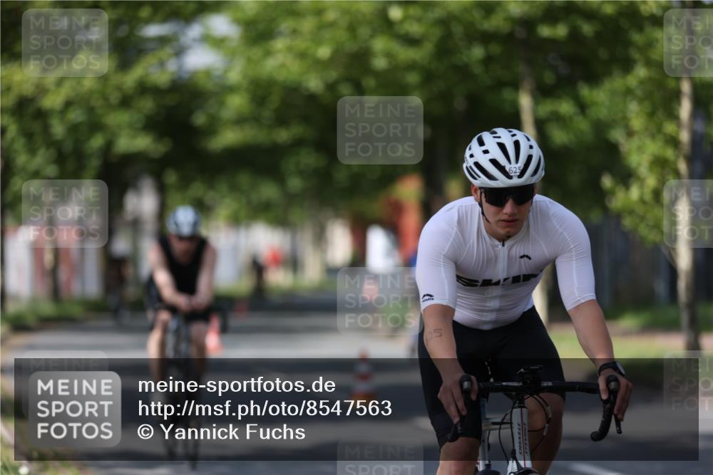 10.08.2025 - GEWOBA Citytriathlon Bremen Yannick Fuchs http://msf.ph/oto/8547563 10.08.2025 12:10:57 Radfahren 573, 622, 625, 651, 659, 669, 685, 687, 716, 748, 800, 812, 898 meine-sportfotos.de