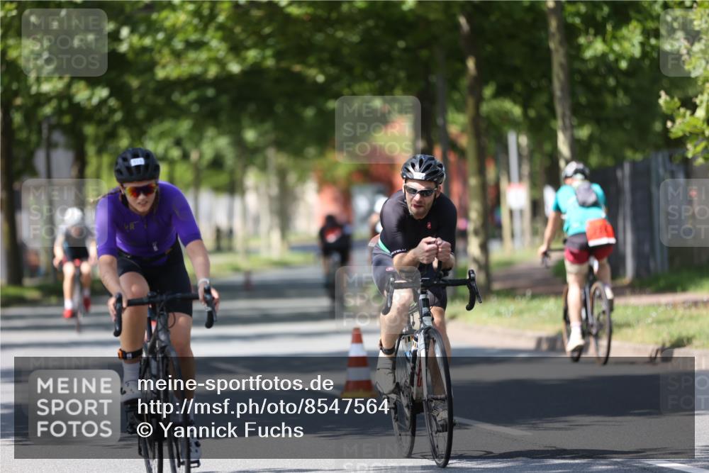 10.08.2025 - GEWOBA Citytriathlon Bremen Yannick Fuchs http://msf.ph/oto/8547564 10.08.2025 13:06:08 Radfahren 573, 630, 682, 741, 767, 918, 948, 962 meine-sportfotos.de
