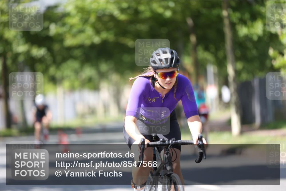 10.08.2025 - GEWOBA Citytriathlon Bremen Yannick Fuchs http://msf.ph/oto/8547568 10.08.2025 13:06:09 Radfahren 573, 630, 682, 741, 767, 918, 948, 962 meine-sportfotos.de