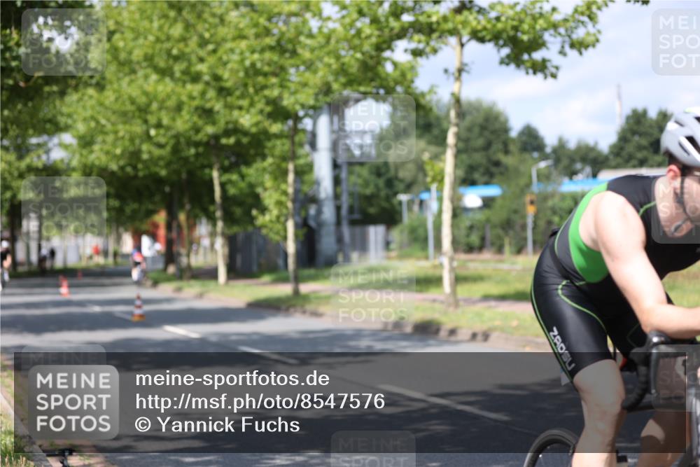 10.08.2025 - GEWOBA Citytriathlon Bremen Yannick Fuchs http://msf.ph/oto/8547576 10.08.2025 12:10:58 Radfahren 573, 622, 625, 651, 659, 669, 685, 687, 716, 800, 812, 835, 898 meine-sportfotos.de