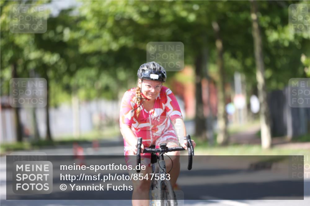 10.08.2025 - GEWOBA Citytriathlon Bremen Yannick Fuchs http://msf.ph/oto/8547583 10.08.2025 13:06:12 Radfahren 682, 741, 918, 948, 962, 1026 meine-sportfotos.de