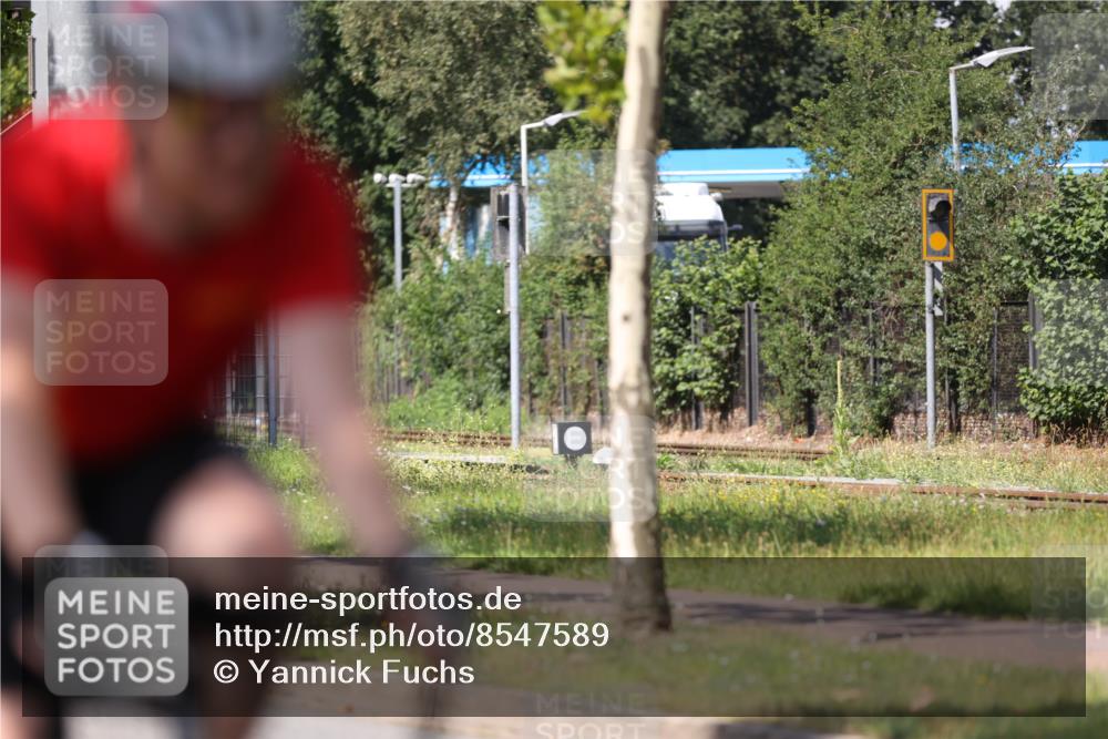 10.08.2025 - GEWOBA Citytriathlon Bremen Yannick Fuchs http://msf.ph/oto/8547589 10.08.2025 13:06:22 Radfahren 621, 655, 682, 741, 788, 840, 856, 962, 1026 meine-sportfotos.de