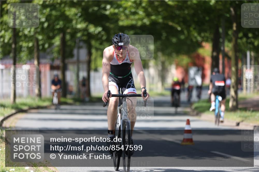 10.08.2025 - GEWOBA Citytriathlon Bremen Yannick Fuchs http://msf.ph/oto/8547599 10.08.2025 13:06:29 Radfahren 621, 655, 732, 788, 840, 856, 927, 1026 meine-sportfotos.de