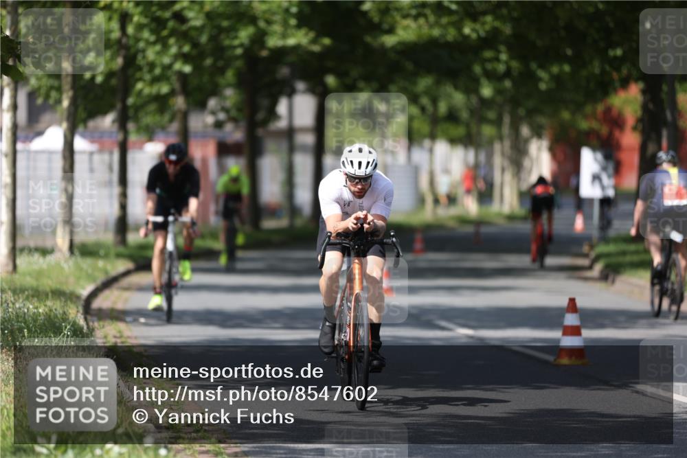 10.08.2025 - GEWOBA Citytriathlon Bremen Yannick Fuchs http://msf.ph/oto/8547602 10.08.2025 12:11:04 Radfahren 625, 651, 669, 679, 687, 716, 800, 812, 835, 898 meine-sportfotos.de