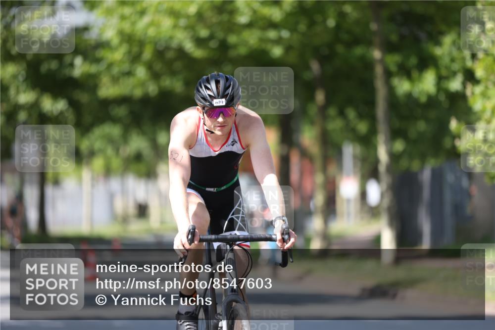 10.08.2025 - GEWOBA Citytriathlon Bremen Yannick Fuchs http://msf.ph/oto/8547603 10.08.2025 13:06:30 Radfahren 621, 655, 699, 732, 788, 840, 856, 927, 1026 meine-sportfotos.de