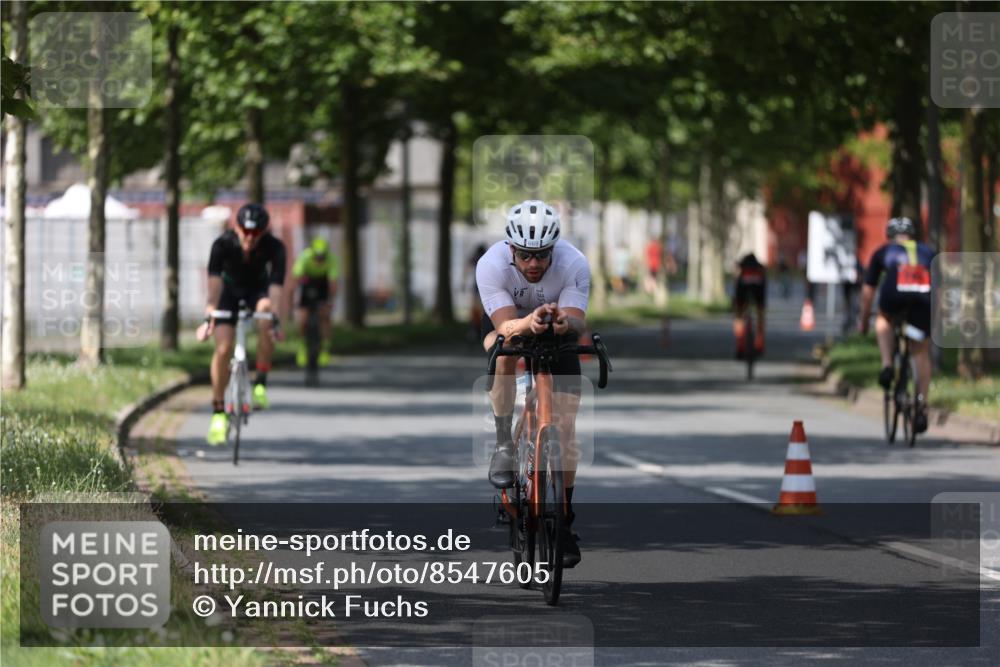 10.08.2025 - GEWOBA Citytriathlon Bremen Yannick Fuchs http://msf.ph/oto/8547605 10.08.2025 12:11:04 Radfahren 625, 651, 669, 679, 687, 716, 800, 812, 835, 898 meine-sportfotos.de