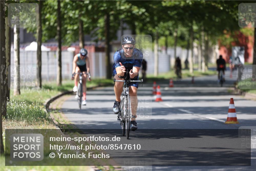 10.08.2025 - GEWOBA Citytriathlon Bremen Yannick Fuchs http://msf.ph/oto/8547610 10.08.2025 13:06:33 Radfahren 621, 655, 699, 732, 788, 840, 856, 927, 1026 meine-sportfotos.de