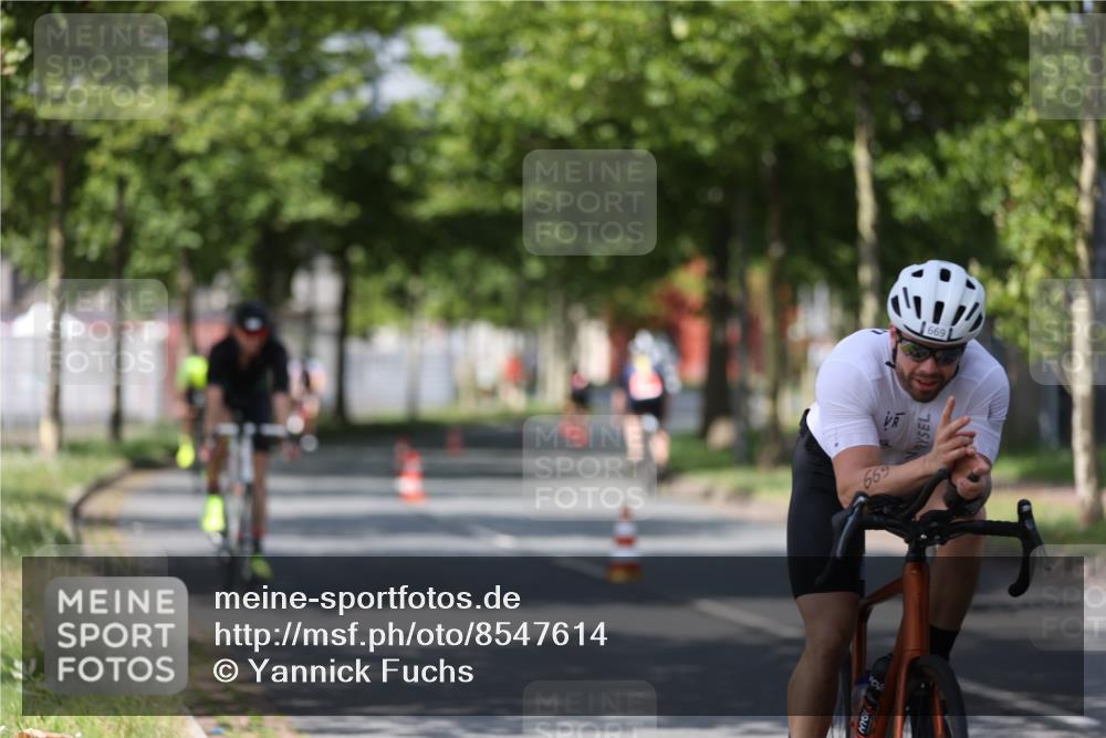 10.08.2025 - GEWOBA Citytriathlon Bremen Yannick Fuchs http://msf.ph/oto/8547614 10.08.2025 12:11:05 Radfahren 625, 669, 679, 687, 716, 800, 812, 835, 898 meine-sportfotos.de