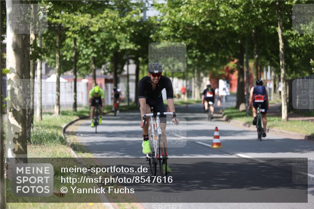10.08.2025 - GEWOBA Citytriathlon Bremen Yannick Fuchs http://msf.ph/oto/8547616 10.08.2025 12:11:06 Radfahren 625, 669, 679, 687, 716, 800, 812, 835, 898 meine-sportfotos.de