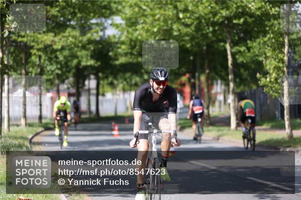 10.08.2025 - GEWOBA Citytriathlon Bremen Yannick Fuchs http://msf.ph/oto/8547623 10.08.2025 12:11:07 Radfahren 575, 625, 669, 679, 687, 716, 800, 812, 835 meine-sportfotos.de