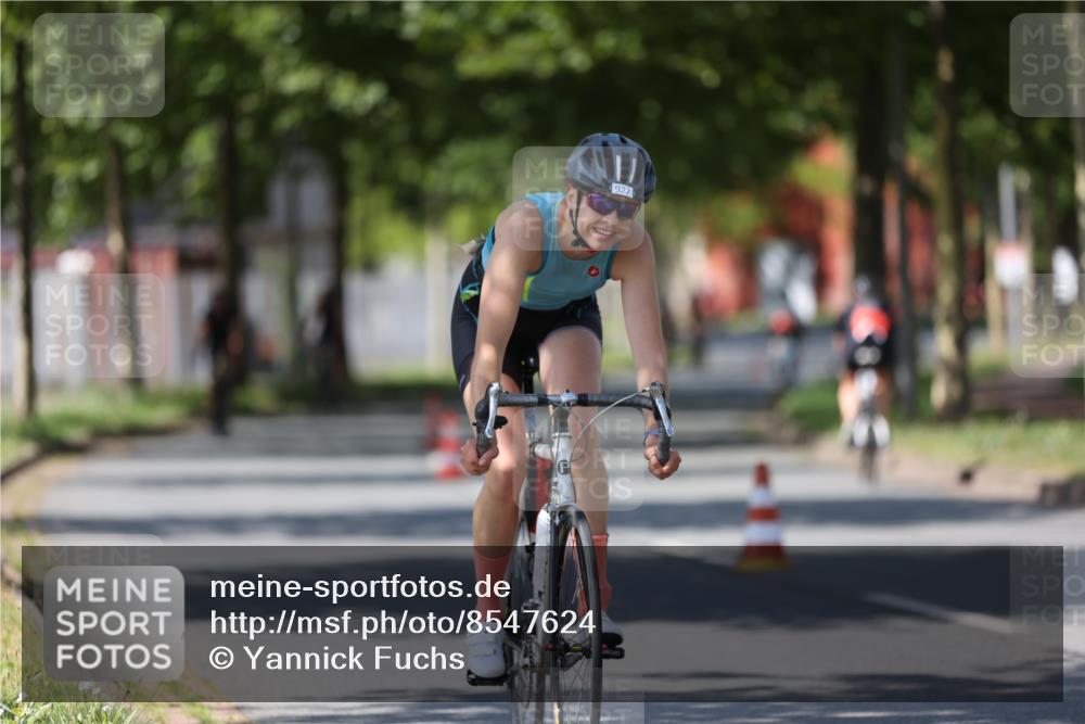 10.08.2025 - GEWOBA Citytriathlon Bremen Yannick Fuchs http://msf.ph/oto/8547624 10.08.2025 13:06:36 Radfahren 621, 655, 699, 732, 788, 840, 856, 867, 914, 927 meine-sportfotos.de