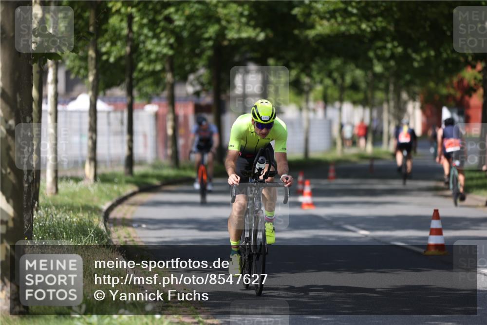 10.08.2025 - GEWOBA Citytriathlon Bremen Yannick Fuchs http://msf.ph/oto/8547627 10.08.2025 12:11:08 Radfahren 575, 625, 669, 679, 687, 713, 716, 800, 812, 835 meine-sportfotos.de
