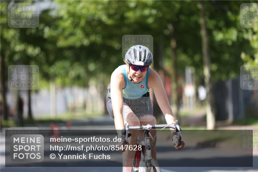 10.08.2025 - GEWOBA Citytriathlon Bremen Yannick Fuchs http://msf.ph/oto/8547628 10.08.2025 13:06:36 Radfahren 621, 655, 699, 732, 788, 840, 856, 867, 914, 927 meine-sportfotos.de